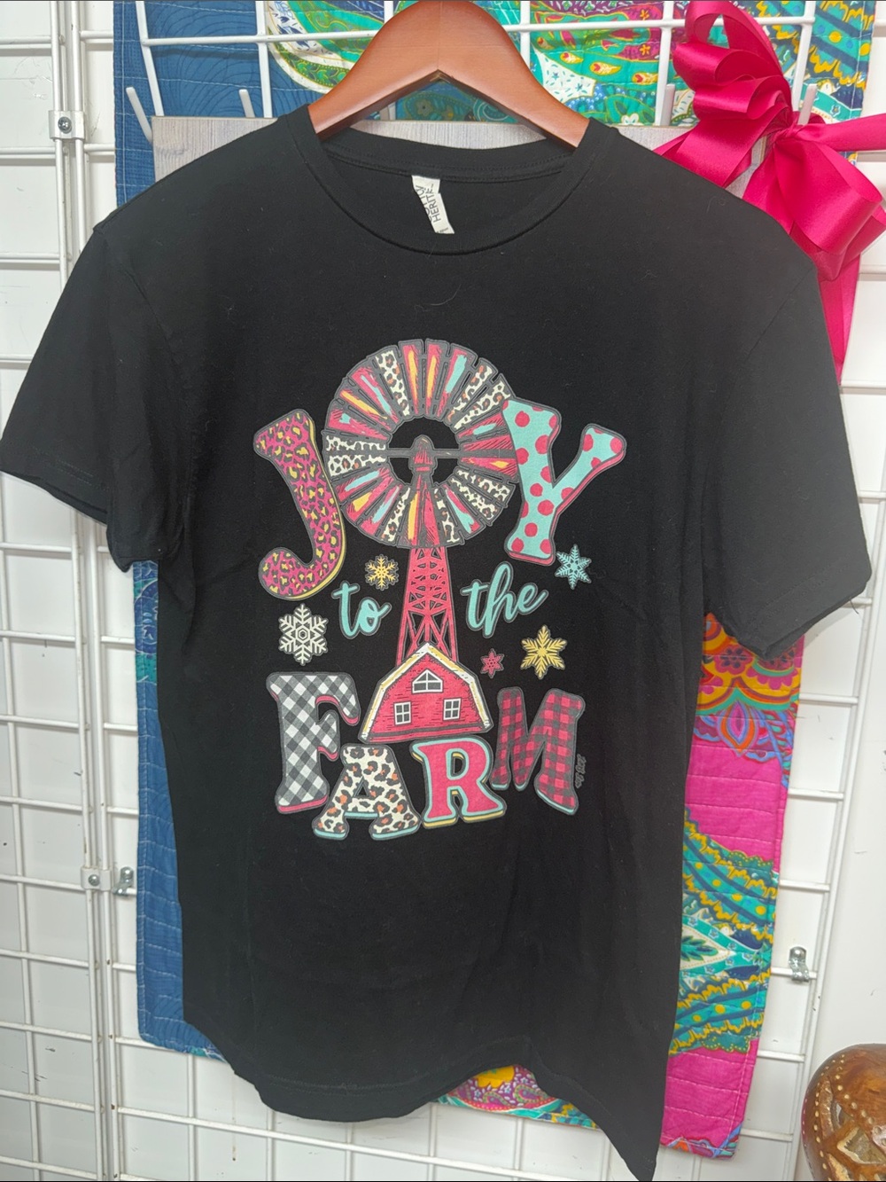 7 Graphic T-shirts, size medium - Picture 6 of 8